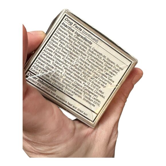 Jafra Gold Dynamics Skin Boosting Moisturizer Broad Spectrum SPF 15 1.7 fl. oz. - Picture 3 of 6